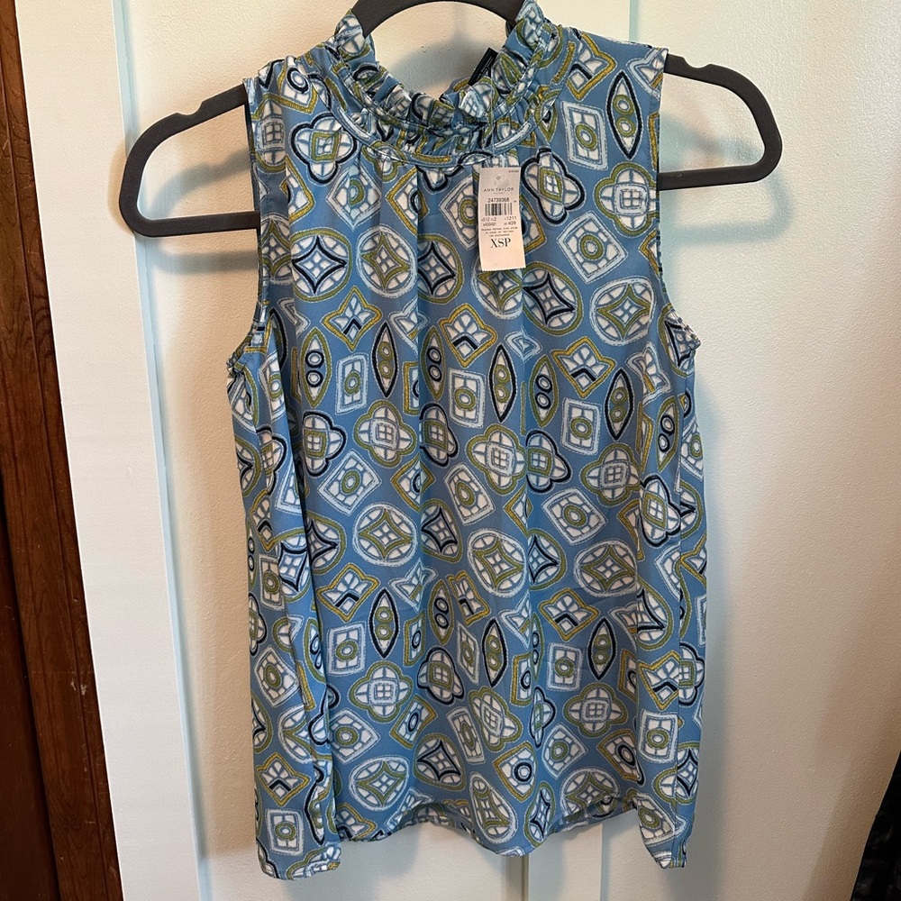 Sleeveless blouse with ruffles